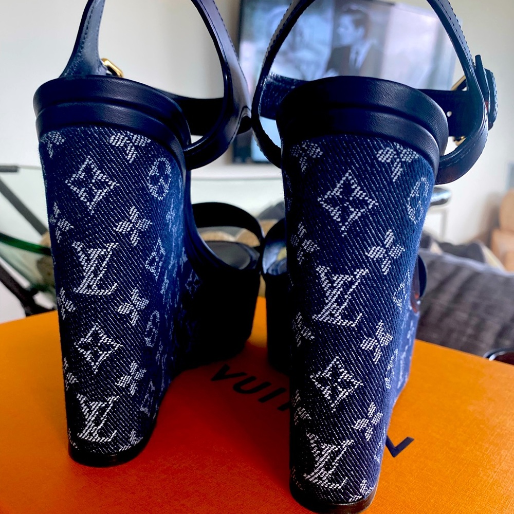 Authentic Louis Vuitton Waterfall Wedge Sandal sz 39 New! Dark Navy Blue Leather - Picture 6 of 16